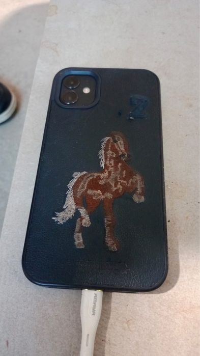 Айфон 11 сатылады 70000тг