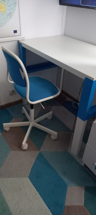 Vând set birou și scaun de birou Ikea