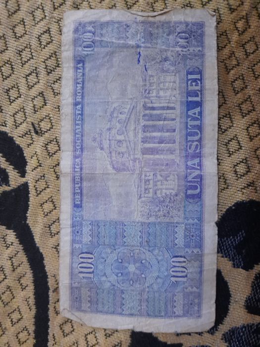 Vand bani vechi pentru cine vrea sa colectioneze .