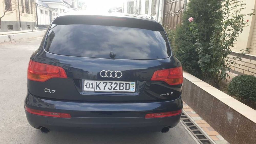 Audi Q7 4.2 • 2006 год •