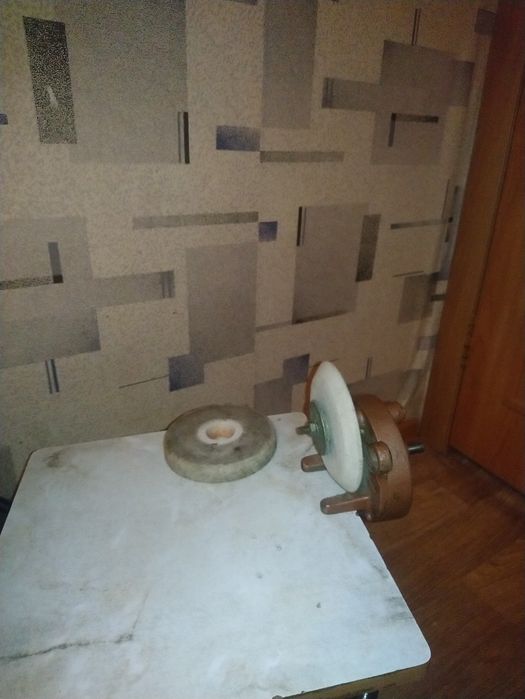 Продам настольное точило механическое