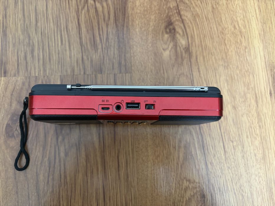 Радио, работи с  Bluetooth