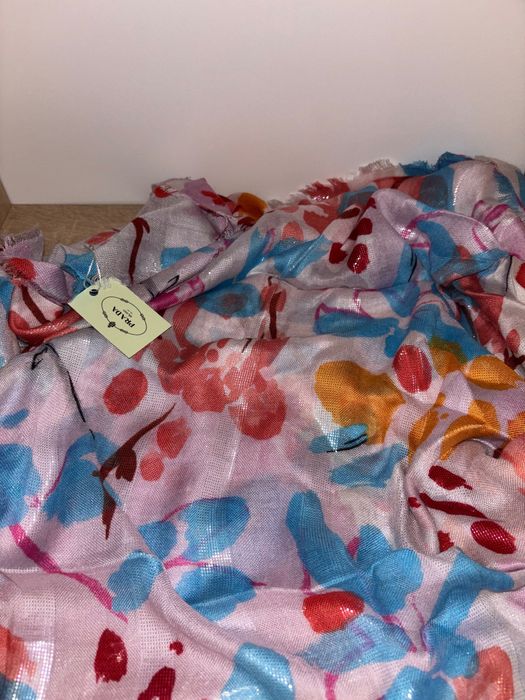 Accesoriu nou nou - eșarfă Prada