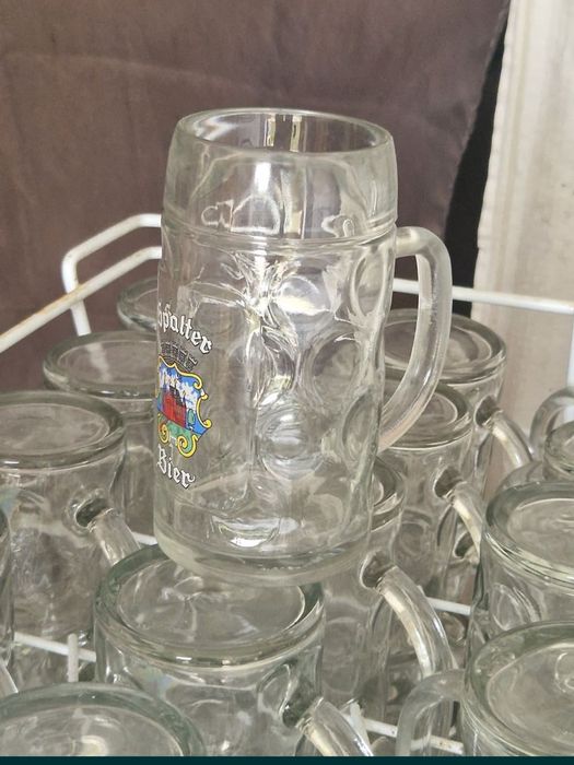200 halbe de bere nemțești de la October fest groase robuste rezistente serioase doar en-gros pentru terasa berărie gradina de vara sau altceva