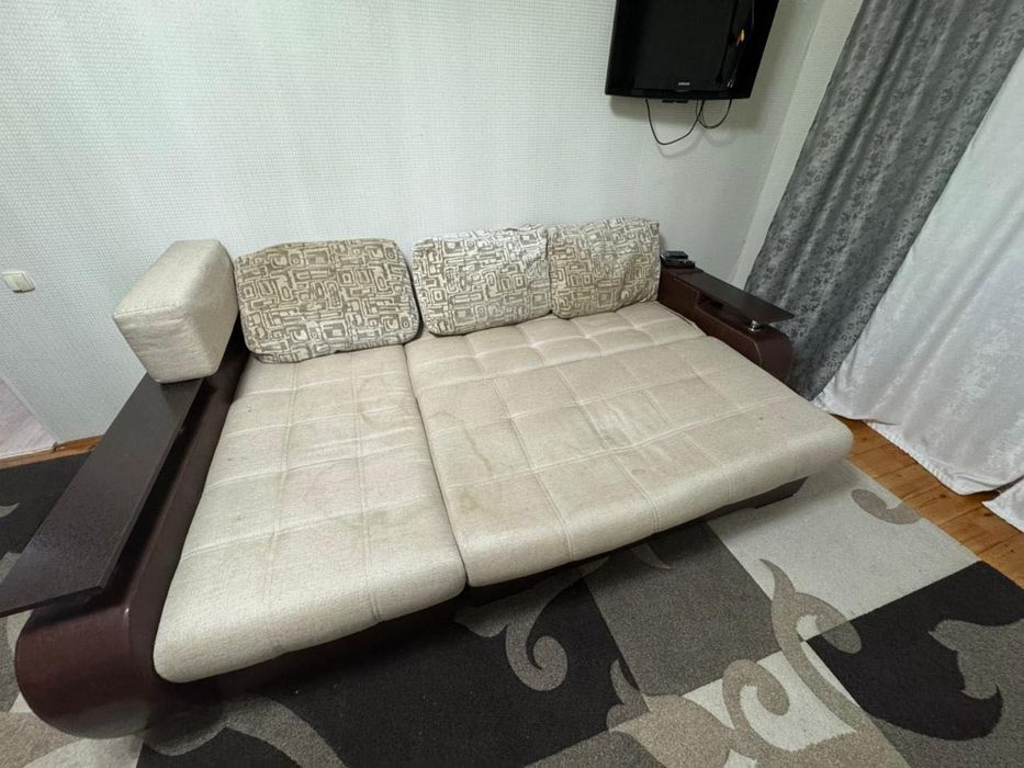 Продам диван угловой