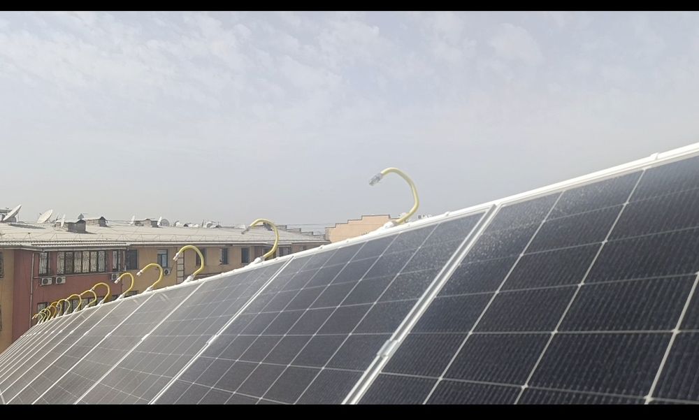 Установка авто моющей системы солнечных панелей