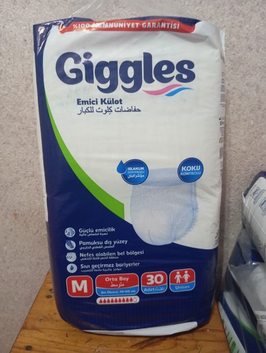 Продам новые подгузники-трусы Giggles M, 30 штук. Цена договорная.