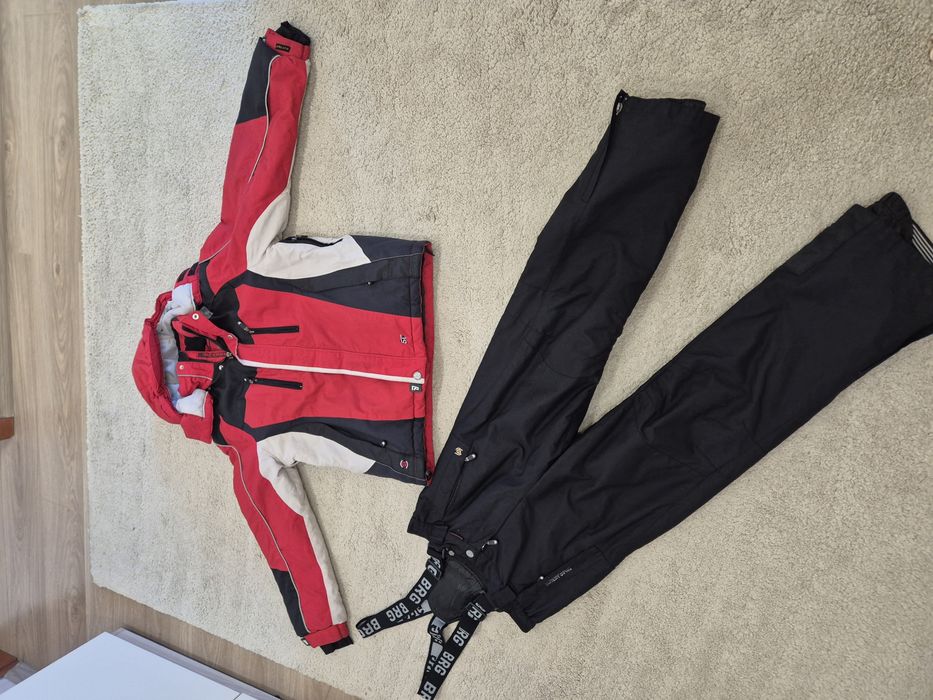 Ски екип за момче около 120, 130 см. Топло яке, панталон. Много запазе