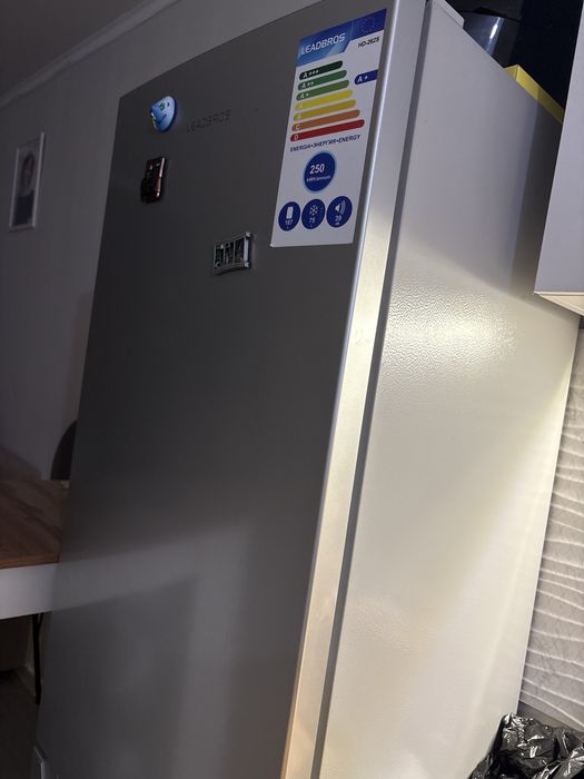 Холодильник Leadbros