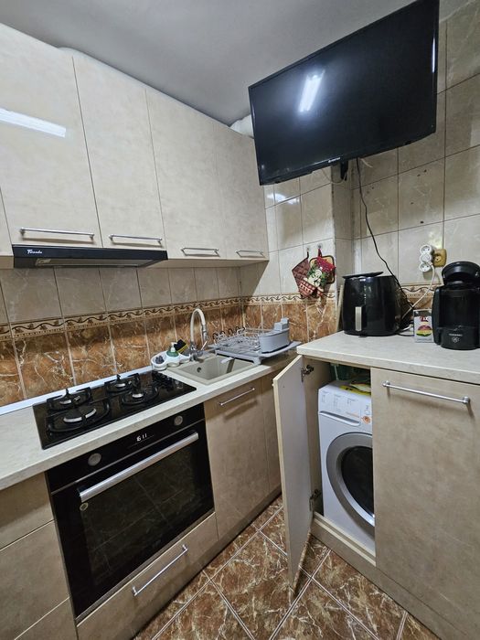 Apartament 2 camere, decomandat, loc parcare inclus, mobilat