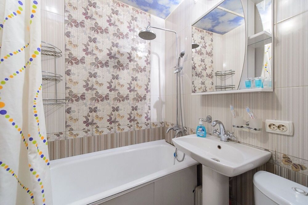 Посуточно трехкомнатная Шевченко 75