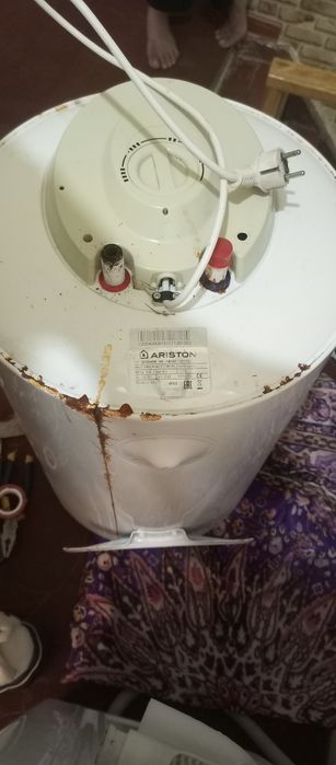 Ariston sotiladi ishleydi suv sizadi sozlab ishlatadigan insolar uchun