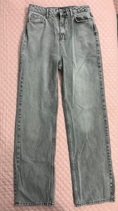 Сиви дънки с широк крачол и висока талия