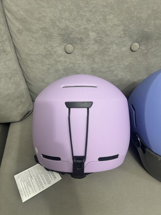 Продам лыжные шлема новые