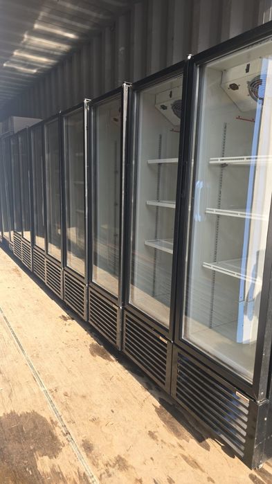 Продам витринный холодильник