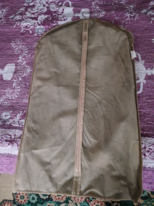 Продам Костюмы новые