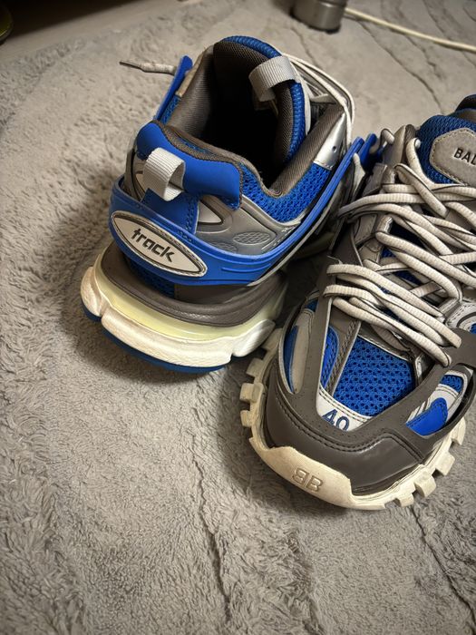 Balenciaga track led