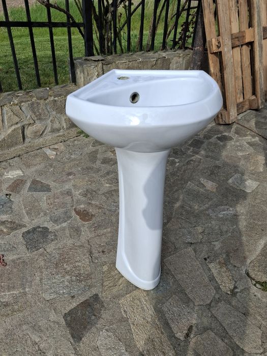 Ъглов умивалник малък с ботуш