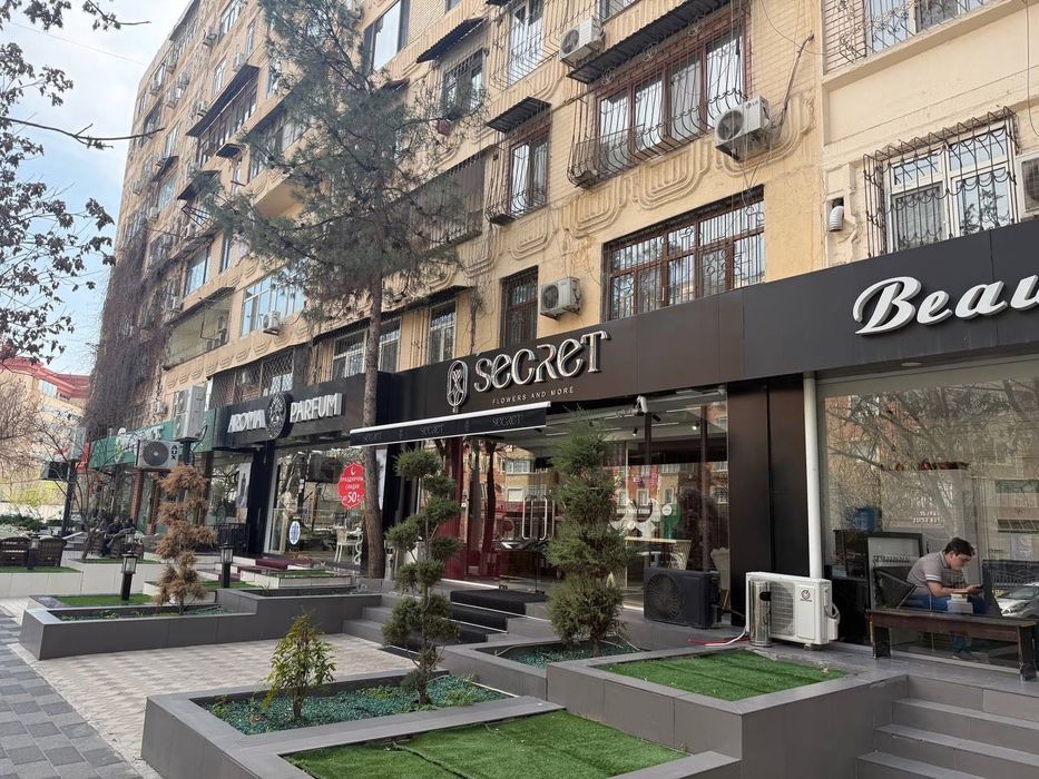 Коммерческое помещение улица Кунаева, гостиница Россия: первая линия