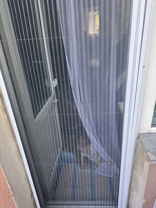 Продам москитную дверь на балкон