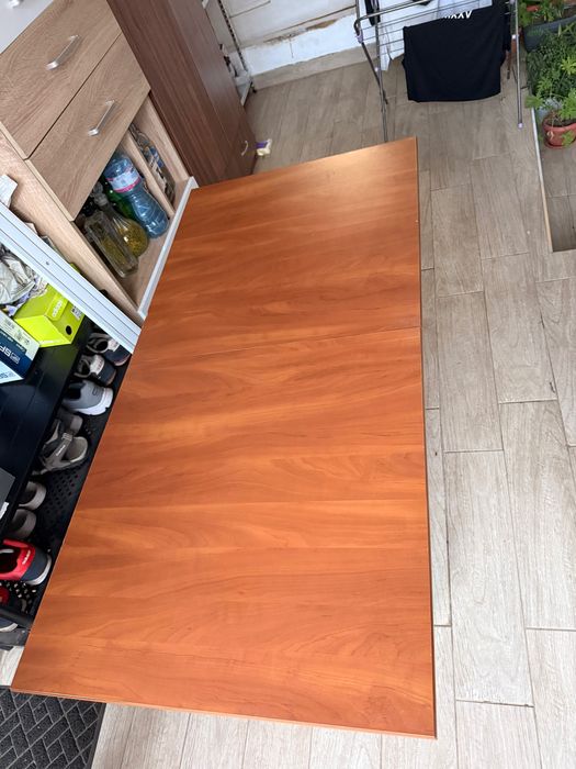 Дървена маса нова