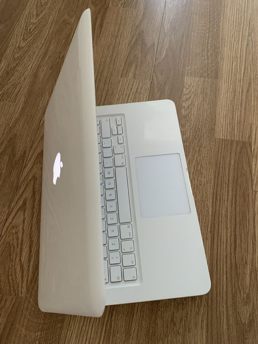 Laptop MacBook White intel core 2,Display 13,3,ssd 256gb m,baterie ok
