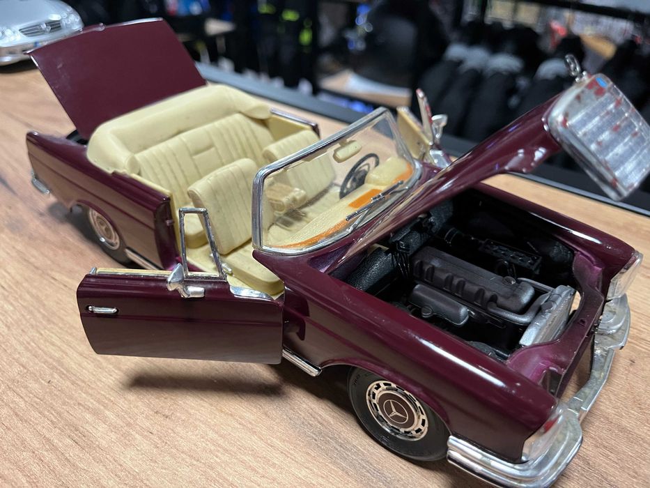 MAISTO  колекционерски модел MERCEDES 280SE ROADSTER 1966 г.  1:18