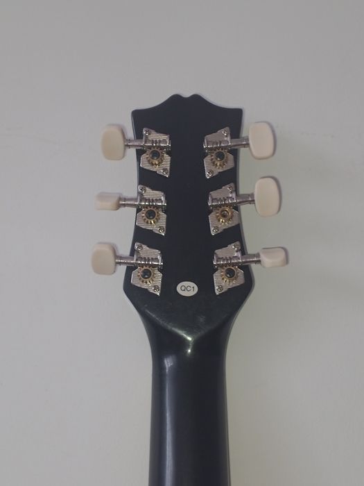 Гитара в хорошом состояние