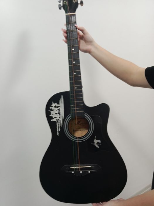продам гитару б/у