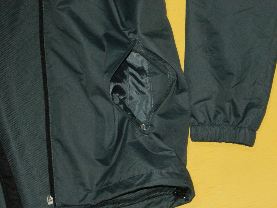 HUMMEL оригинална нова мъжка ветровка L