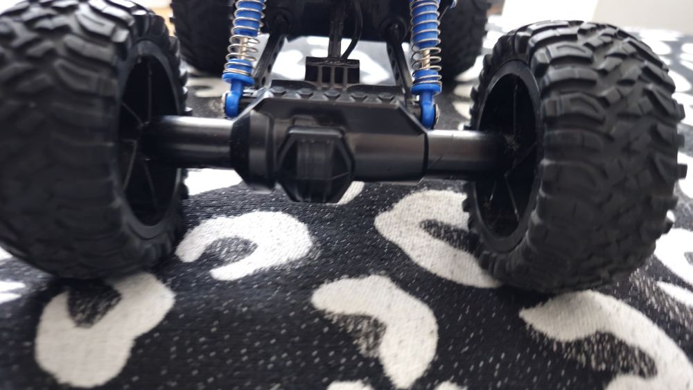 Продам машинки на радиоуправлении