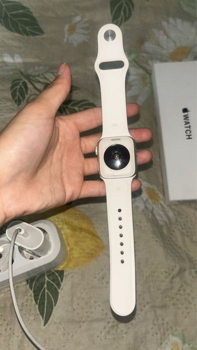 Apple Watch ce 2025