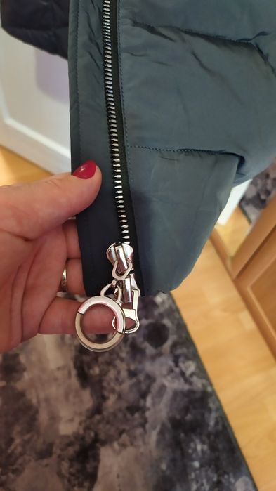 Продам зимнюю куртку.