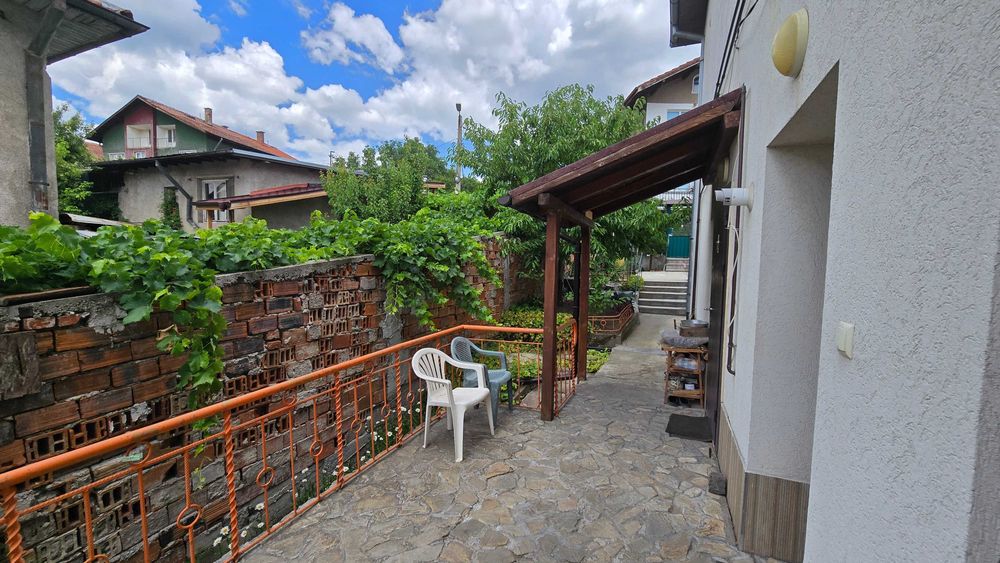 Продава се Тристаен апартамент в Перник, Център - 72 кв.м за 1612 €/кв.м - Снимка #16