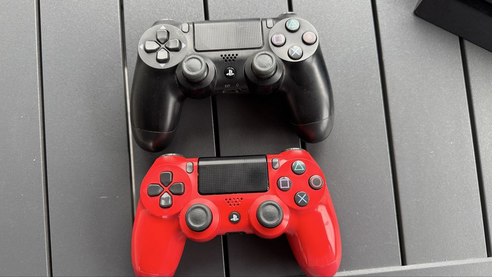 Sony playstation 4 slim cu accesorii , stare f buna