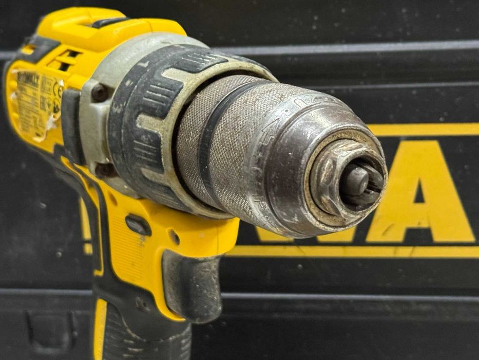 Акумулаторен винтоверт DeWALT DCD791P2 с 2 батерии и зарядно