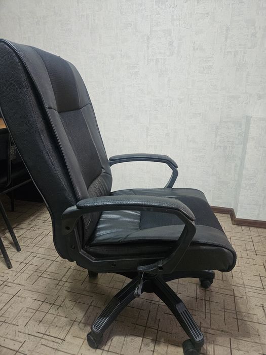 Продам кресло офисное