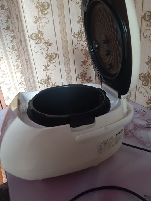 Рисоварка в отличном состоянии