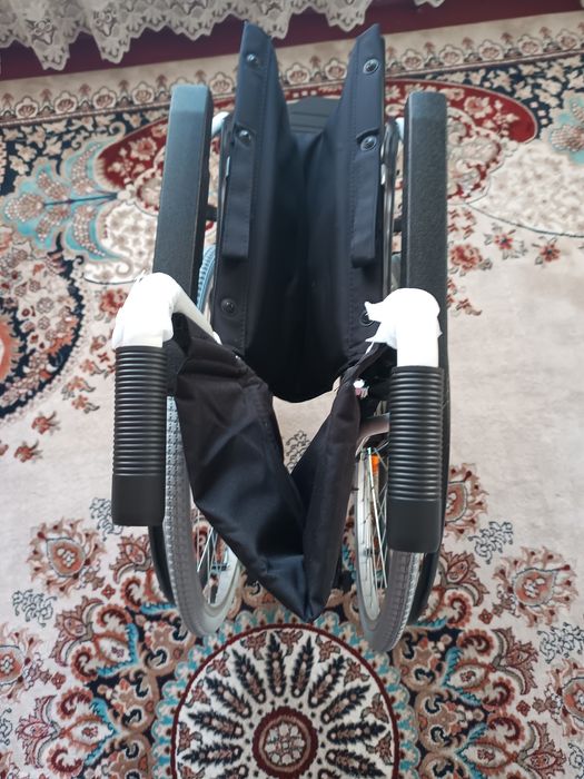 Продам новую инвалидную коляску