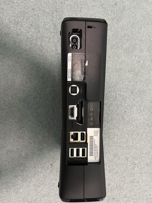 Vand Xbox 360 in stare buna,mentenata a fost facuta,wl vine cu 14 jocu