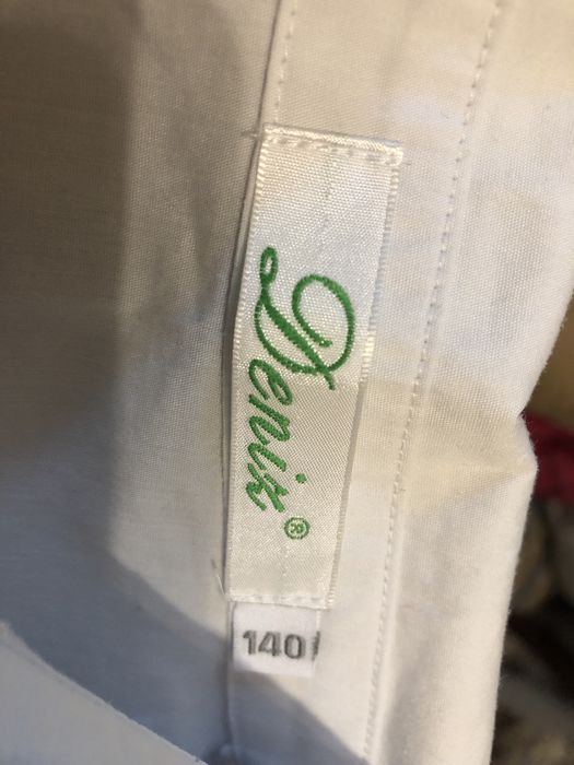 Продаются школьные блузки .