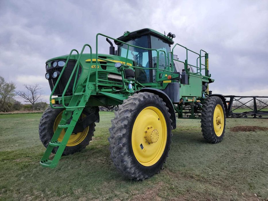 Самоходный опрыскиватель John Deere 4830