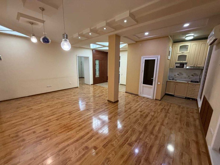 Сдаётся офис в аренду в центре города. Ойбек Ор:р Гостиница"Grand Mir"