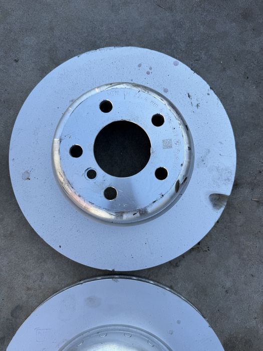 Чисто нови дискове BMW