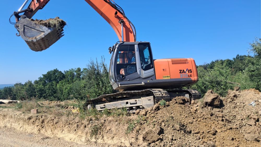 Utilaje pentru constructii, terasamente , santuri , demolari industriale sau civile - de inchiriat