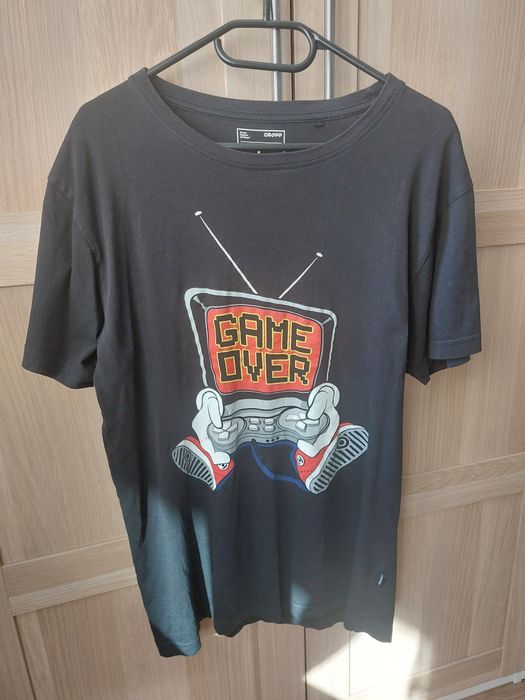 Тениски, размер L (ufc, cropp, V-neck)