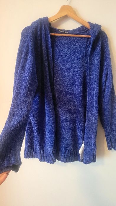 Cardigan tricotat cu glugă