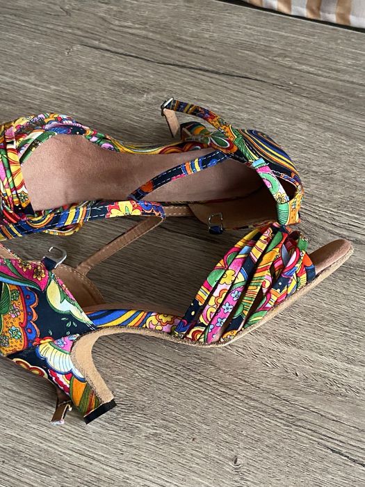 Танцови обувки танго и латино