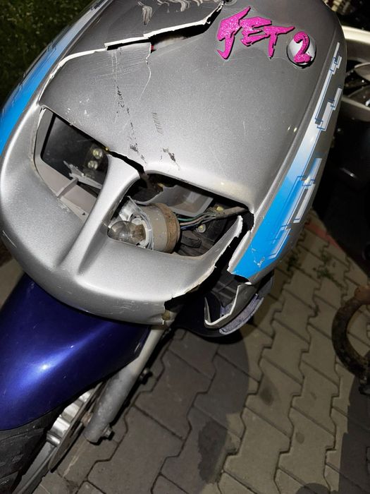 Dau spre vanzare 2 scutare un rdb și un sim   cu motoare de 49 si setu