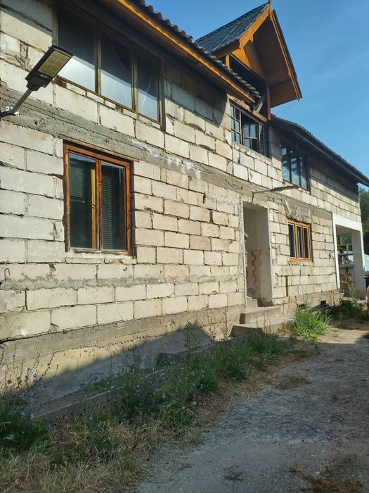 Vand sau schimb casa cu apartament în Hunedoara sau Deva